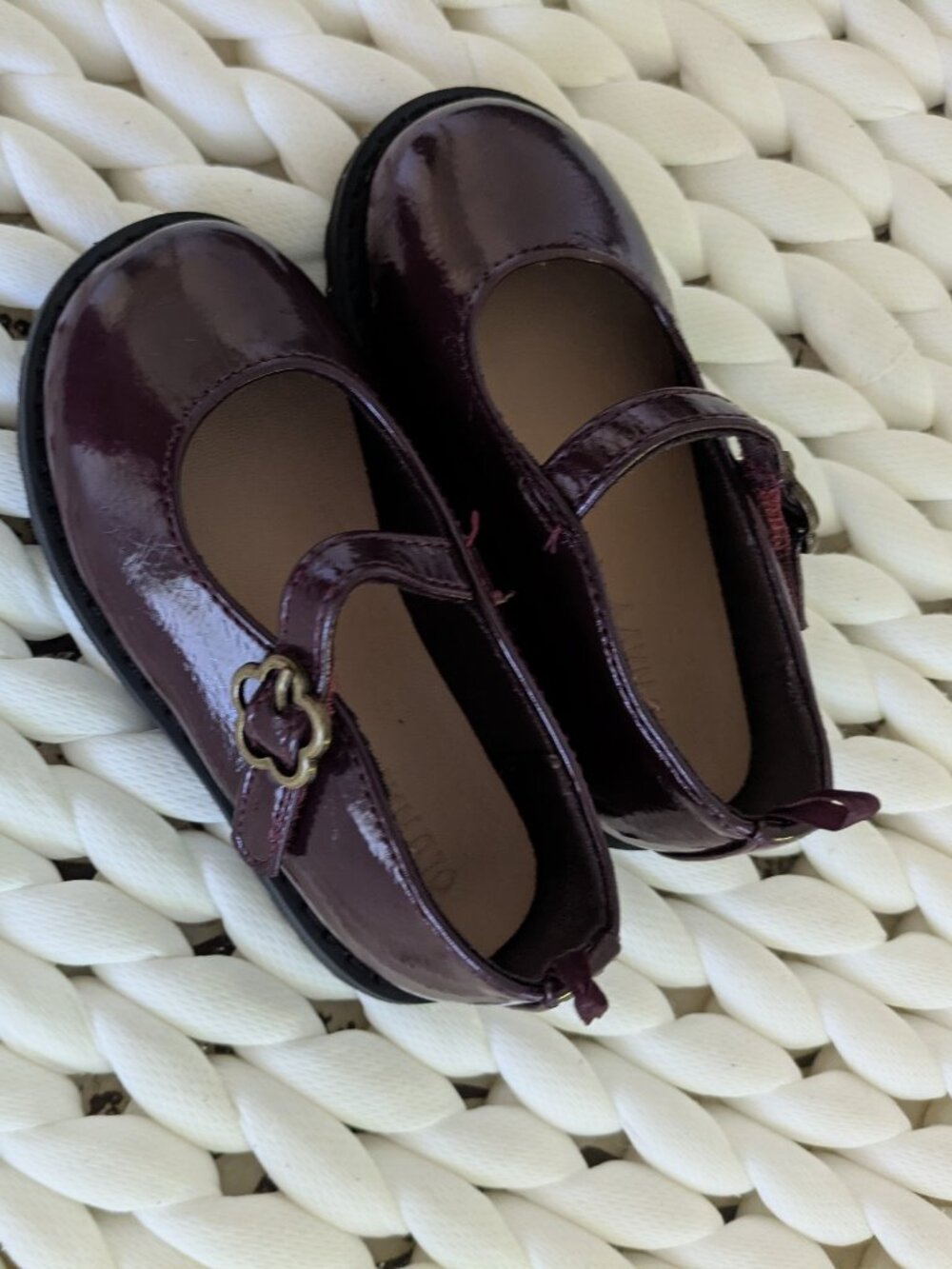 Old Navy Girls Burgundy Mary Jane Flats Buckle Strap, Round Toe US 7